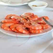 エビの茹でたものです。