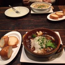 デミハンバーグwithマッシュチーズ(サラダ付）です。