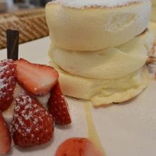 季節限定のイチゴのパンケーキ