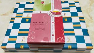 春限定　いちごのショコラがけサンド