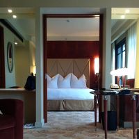 リビングから寝室を