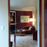 寝室からリビングを