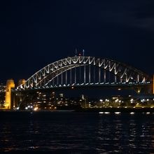 夜になるとライトアップされる