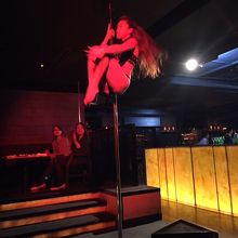 ポールダンスショーです。