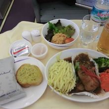 CI66便(バンコク8:30発→桃園)の機内食。