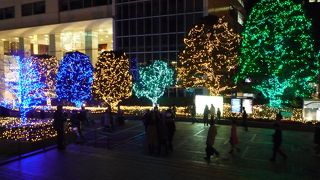 食事ができるお店などが並んでいます．