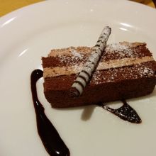 デザートのチョコレートケーキ(ピザ、パスタの写真は撮り忘れ)