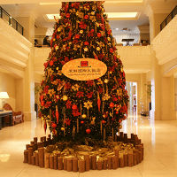 エントランスのクリスマスツリー。