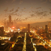 暮れていく高雄の街。