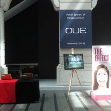 建物の中、イベントの案内です