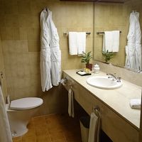 お風呂場もきれいなのだがシャワーブースとバスタブわかれてない