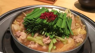 ひっそりとした隠れ家で、お手頃モツ鍋が楽しめる