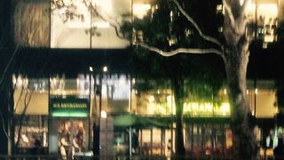 カジュアルなフランスのカフェ＆食堂