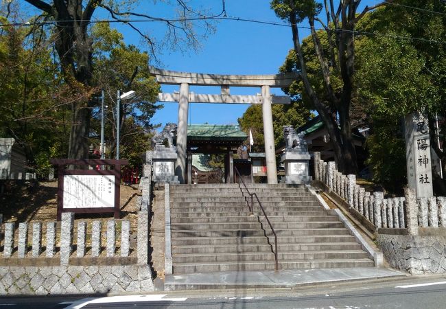 佐久間氏の居城跡に立つ神社