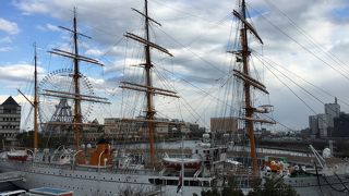 みなとみらいのシンボル日本丸を飾っている公園