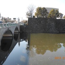 清水濠側からの竹橋