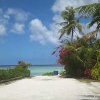 ホテルから海までの道