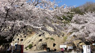 行くなら、桜の季節がよいと思います。