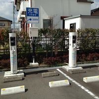 駐車場にはEV充電コーナーあり