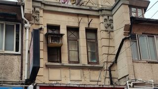 古い住宅街がそこかしこに残ります。