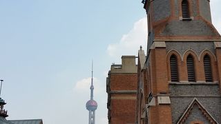 蘇州河の南岸に沿った道です。