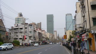 嘗てのフランス租界のメインロードで、今でもお洒落な買い物の街です。