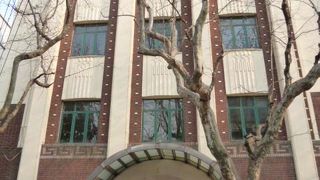 出版社の建物などが残ります。