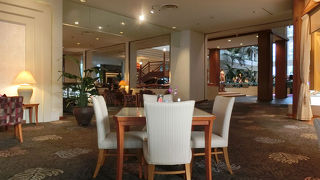 リゾート気分を味わえるラウンジ