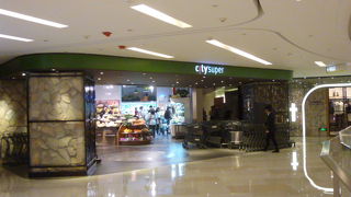 外国人でも満足できる豊富な品揃えの食品スーパーです。