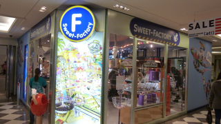 好きなお菓子を好みでピックアップして包装してもらえます。