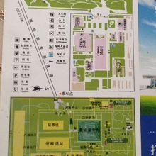 チケット裏面の小さい地図。図の上が東の方角、右が南です。