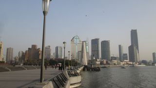 人民英雄紀念塔があります