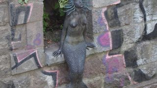 ウジュピスの入り口にあります