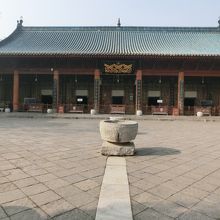 メッカの方角を正しく向く軸線上の本堂 礼拝大殿