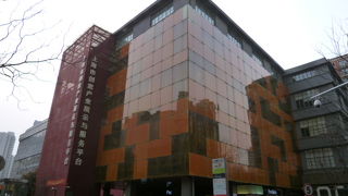 人も少なく、看板はさび付いていました。