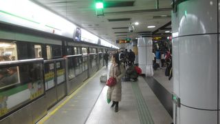 ２号線と８号線の乗り換えで利用