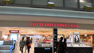 定番の化粧品中心のDUTY FREE