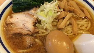 大盛り無料の濃厚豚骨