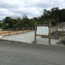 山形の塔、入口。