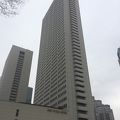 老舗の高層ホテル
