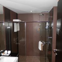 バスルームはバスタブは無くシャワーオンリーでした