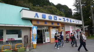 八幡山城跡まで一気に登ります！