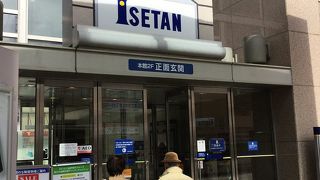 年季はいってきている百貨店