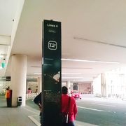 メキシコシティ国際空港のターミナル間を走るバスは無料
