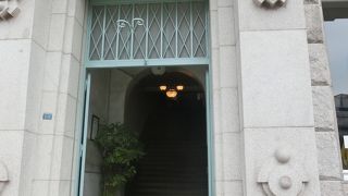 旧居留地の香り漂う,歴史のあるビル。