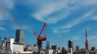 こじんまりとしたビル