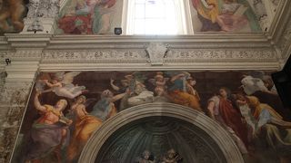 ラファエロのフレスコ画「巫女」