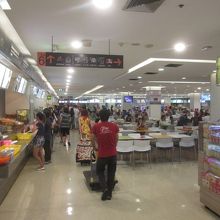 フードコート（プラチナムファッションモール）