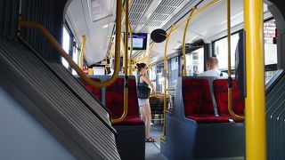 ヴィラヌフ宮殿へ