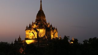 ライトアップ姿が美しい